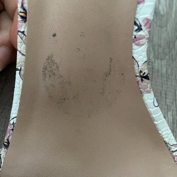 Call it spring floral heels - Picture 4 of 4